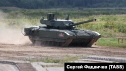Танк Т-14 "Армата" во время показательных стрельб на выставке "Армия-2023"