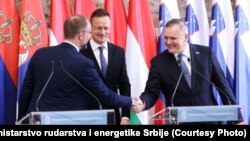 Državni sekretar u Ministarstvu energetike Srbije Veljko Kovačević, ministar spoljnih poslova i trgovine Mađarske Peter Sijarto i ministar zaštite životne sredine, klime i energetike Slovenije Bojan Kumer, Budimpešta. 9. april 2024. 