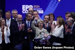 Ursula von der Leyen, felicitată de colegii ei din PPE pentru nominalizarea pentru încă un mandat la șefia Comisiei Europene.