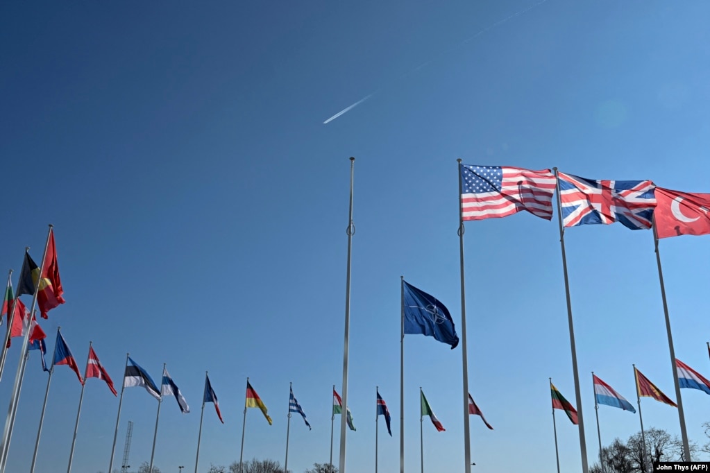 Luni, 11 martie, va avea loc o ceremonie la sediul NATO prin care se va înălța steagul Suediei (Sursă foto: Europa Liberă Moldova)