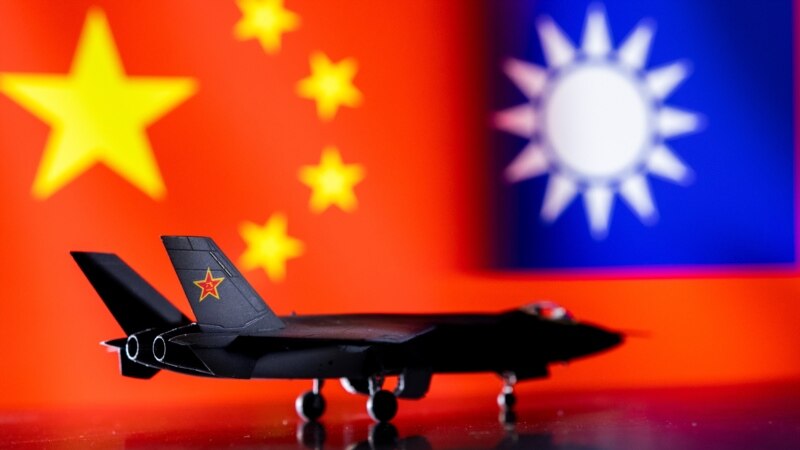 Кинески воени авиони во близина на Тајван