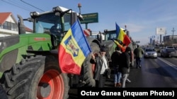 The protesters are drawing attention to the high cost of diesel, insurance rates, European Union measures to protect the environment, and pressures on the domestic market from imported Ukrainian agricultural goods.