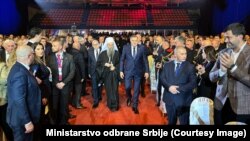 Ministar odbrane Srbije Miloš Vučević, patrijarh Srpske pravoslavne crkve Porfirije i predsednik Republike Srpske Milorad Dodik na svečanoj akadmeiji povodom neustavnog Dana Republike Srpske (RS) u Banjaluci, 8. januar 2024.