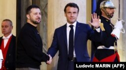 Президенты Украины и Франции Владимир Зеленский и Эммануэль Макрон на переговорах в Париже в мае 2023 года