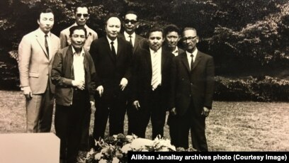 Бассейнде жалауға мәжбүр болды