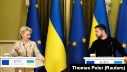 Президент Украины Владимир Зеленский и председатель Европейской Комиссии Урсула фон дер Ляйен на пресс-конференции в Киеве 4 ноября 2023
