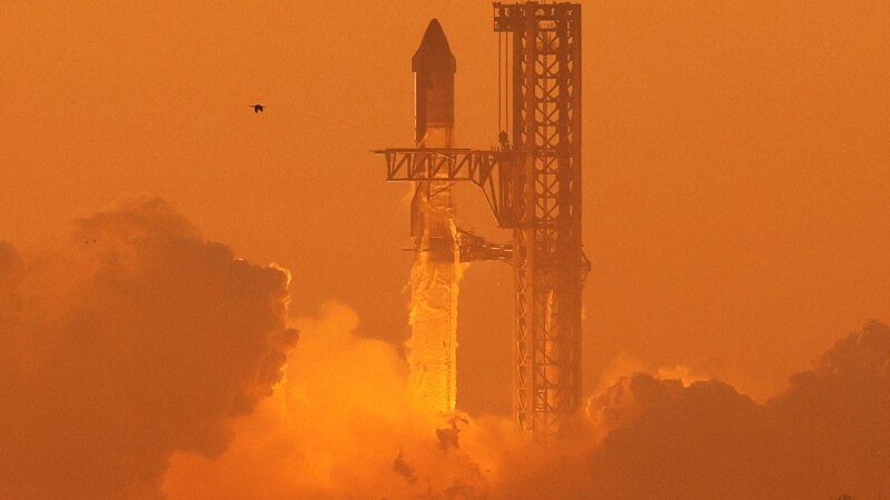 SpaceX izgubio kontakt s raketom osam minuta nakon lansiranja