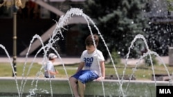 Портокалова метео фаза во Скопје, жешко топло лето