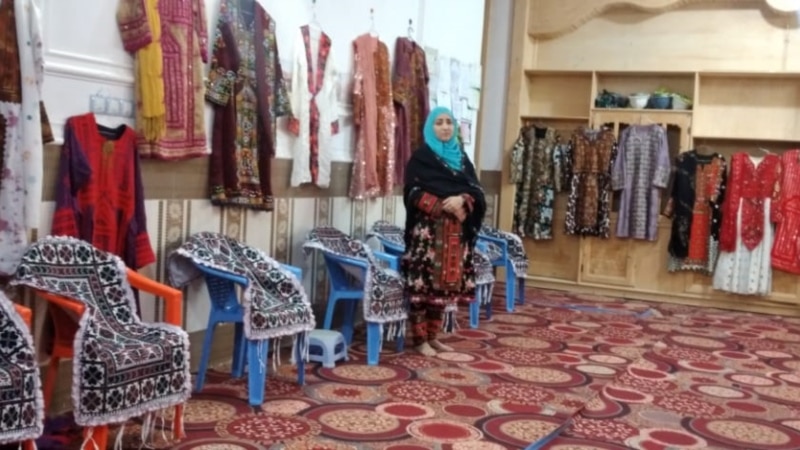 زنان تجارت پیشه در ولایات فراه و نیمروز از توزیع غیر عادلانه پروژه های حمایتی سازمان ملل شکایت دارند 