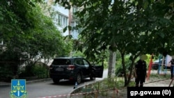 Замах на громадянина Казахстану стався 18 червня у Шевченківському районі Києва, неподалік будинку, де потерпілий мешкає з дружиною