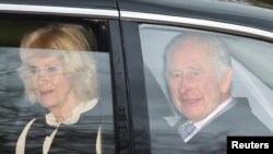 Regele Charles și Regina Camilla au plecat marți de la reședința lor din Clarence House spre Palatul Buckingham.