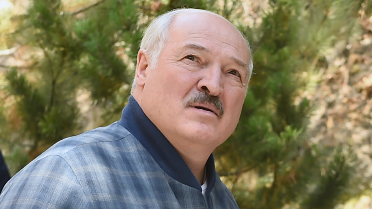 Лукашенко больше недели не видели на публике. Что с ним случилось?