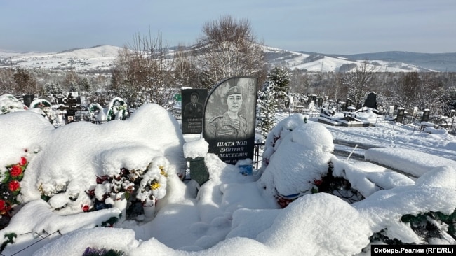 Могила Дмитрия Шаталова, погибшего в Украине