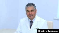 Türkmenistanyň prezidentiniň kakasy, oňki prezident we Halk Maslahatynyň başlygy Gurbanguly Berdimuhamedow käri boýunça lukman. 