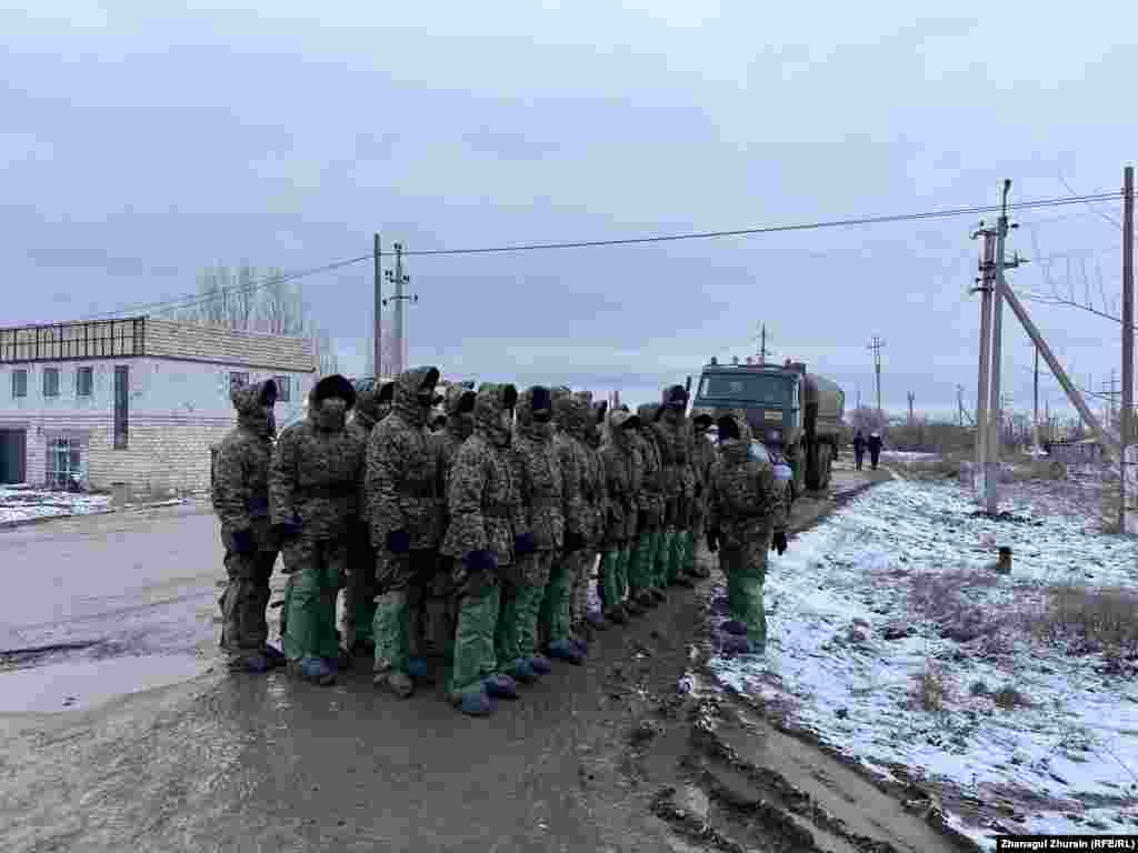 Military personnel and more than 400 pieces of equipment are participating in measures to contain the floodwaters. On April 1, President Qasym-Zhomart Toqaev officially reprimanded regional governors and the cabinet for &quot;dealing poorly&quot; with the situation and called on the Central Asian nation&#39;s businesspeople to contribute to the rescue efforts.&nbsp;