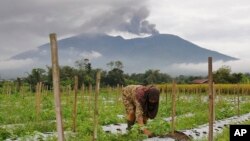 Извержение вулкана в Индонезии (фотоархив)