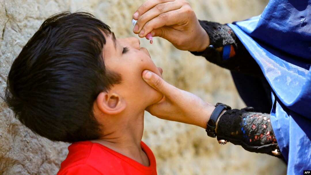 Besides vaccines, children will also receive doses of vitamin A to increase their resistance to polio. (file photo)