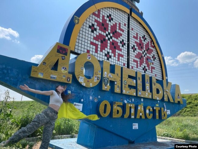 Марина Шифер на въезде в Донецкую область
