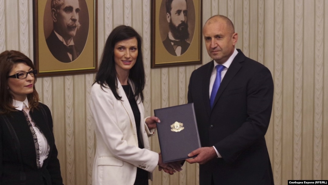 Претседателот на Бугарија Румен Радев и кандидатката за премиер на земјата од редовите на ГЕРБ-СДС, Марија Габриел.