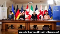 Președintele ucrainean Volodimir Zelenski, premierul canadian Justin Trudeau, premierul italian Giorgia Meloni și președintele Comisiei UE, Ursula von der Leyen, vorbesc la Kiev în timpul unei conferințe G7 din februarie.