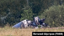 Epava avionului privat al lui Prigojin, un Embraer-135, care s-a prăbușit lângă Moscova, la Kuzhenkino.