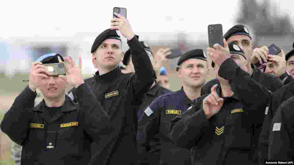 Albanski premijer Edi Rama je na ceremoniji otvorenja baze naglasio da je ona još jedan element sigurnosti za regiju Zapadnog Balkana, koja se, kako je ocijenio, suočava sa "ruskim ambicijama".