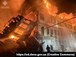 Після чергової російської ракетної атаки виникла пожежа в адміністративній будівлі неподалік Одеського порту. Загинув 21-річний охоронець, 20 липня 2023 року