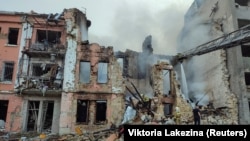Clădire avariată ca urmare a bombardamentelor din Nikolaev, joi 20 iulie.