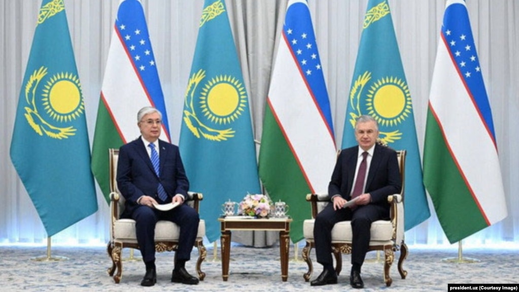 Uzbek President Shavkat Mirziyoev and his Kazakh counterpart, Qasym-Zhomart Toqaev, took place in the Uzbek city of Khiva on April 5.
