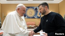 Papa Francisc l-a primit la Vatican pe președintele Ucrainei, Volodimir Zelesnki. 13 mai 2023.