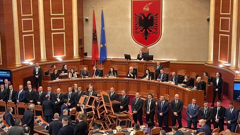 Kuvendi shqiptar miraton në parim projektligjin për buxhetin mes tensionesh të larta