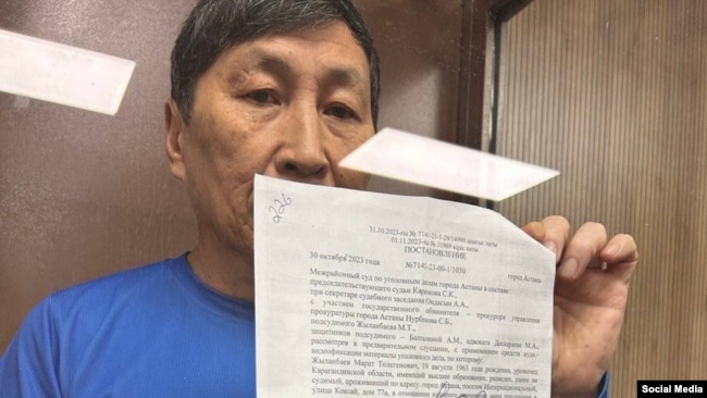 Марат Жыланбаев в суде Астаны на процессе, где ему вменяли «участие в деятельности экстремистской организации», «финансирование экстремистской организации». Обвинения он отверг