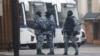 Российские полицейские возле здания Басманного суда в Москве, где 24 марта 2024 года арестовали обвиняемых в совершении теракта в "Крокус Сити Холл"