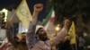 Іранці святкують удари Ірану проти Ізраїлю на вулицях столиці Тегерану. 14 квітня 2024 року