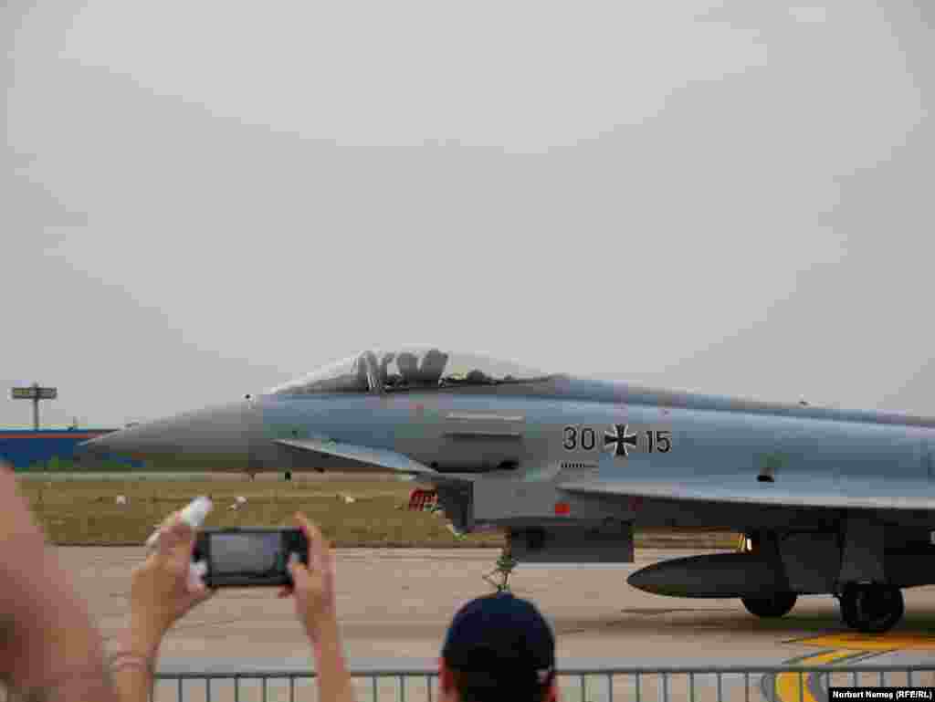 Unul dintre cele mai așteptate aparate de zbor a fost&nbsp;Eurofighter Typhoon F-2000A, aparținând&nbsp;Forțelor Aeriene Germane.&nbsp;