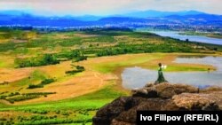  Панорамна панорама от Чит кая (в превод от локален турски акцент Плетената скала) край село Лисичците, община Кърджали. Снимка от изложбата 