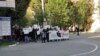 تجمع دانشجویان دانشگاه شریف در اعتراضات ۱۴۰۱ با شعارنوشته‌های اعتراضی به حجاب اجباری و یادبود مهسا امینی