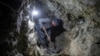 Rudar kopa unutar tunela rudnika zlata u planinama okruga Jaftal Sufla u provinciji Badahšan, 24. februar 2024.