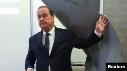 Francois Hollande tokom glasanja na prvom krugu izbora u Tulleu, Francuska, 30. juna 2024.