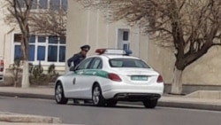 Diňle: Lebapda polisiýa işgärlerine patrul ulaglaryny ilatyň hasabyna abatlamak 'maslahat berilýär’