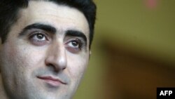Az azeri baltás gyilkosként elhíresült Ramil Szavarof a tárgyalóteremben 2006-ban
