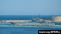 A Cézár Kunyikov partraszállító hajó Szevasztopol közelében 2021 júniusában