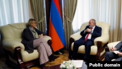 Premijer Nikol Pašinjan sastao se 18. novembra u Jerevanu sa generalnom sekretarkom OSCE-a Helgom Marijom Šmid.