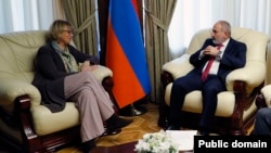 Prime Minister Nikol Pashinian (right) met with OSCE Secretary-General Helga Maria Schmid in Yerevan on November 18.