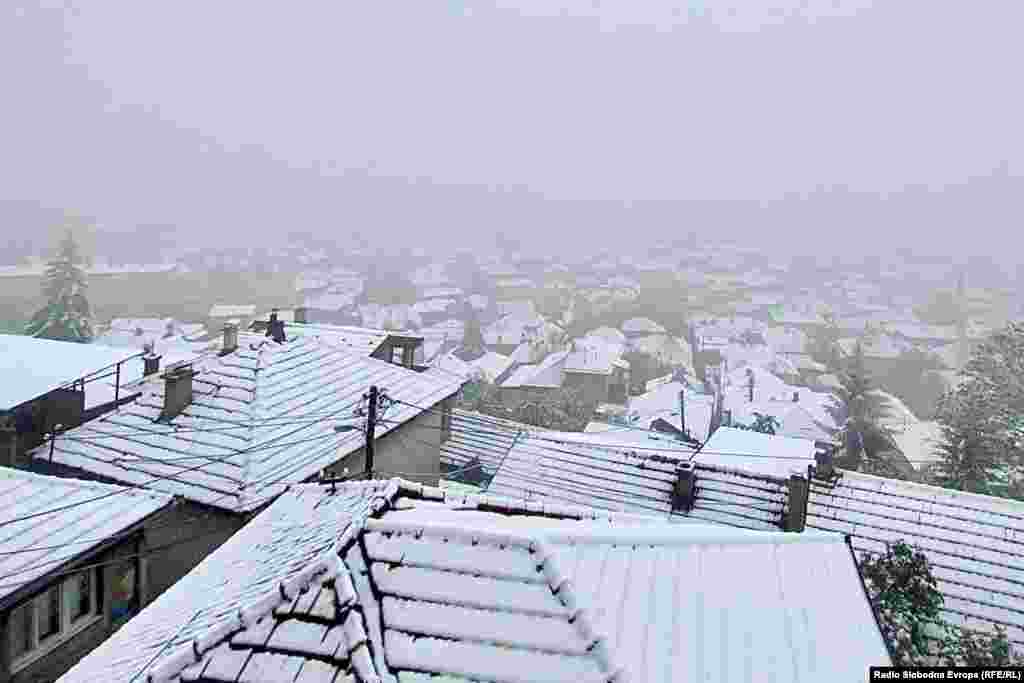 Sarajevsko starogradsko naselje Vratnik pod aprilskim snijegom.&nbsp;
