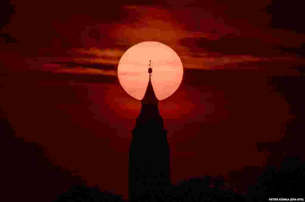 The sun sets behind a church near the Hungarian town of Tiszafoldvar.&nbsp;