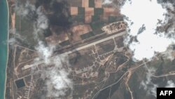 Супутникові знімки, зроблені над аеродромом Бельбек 16 травня, після ударів ракетами ATACMS, також показують сліди пожежі в районі стоянки літаків Су-27, Су-30 і Міг-31 (фото – Maxar Technologies), фото ілюстративне