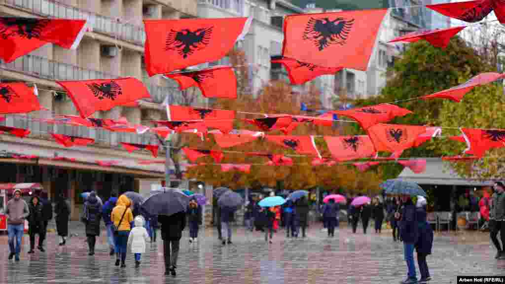 28 Nëntori u shënua me aktivitete të ndryshme në kryeqytet. &nbsp;