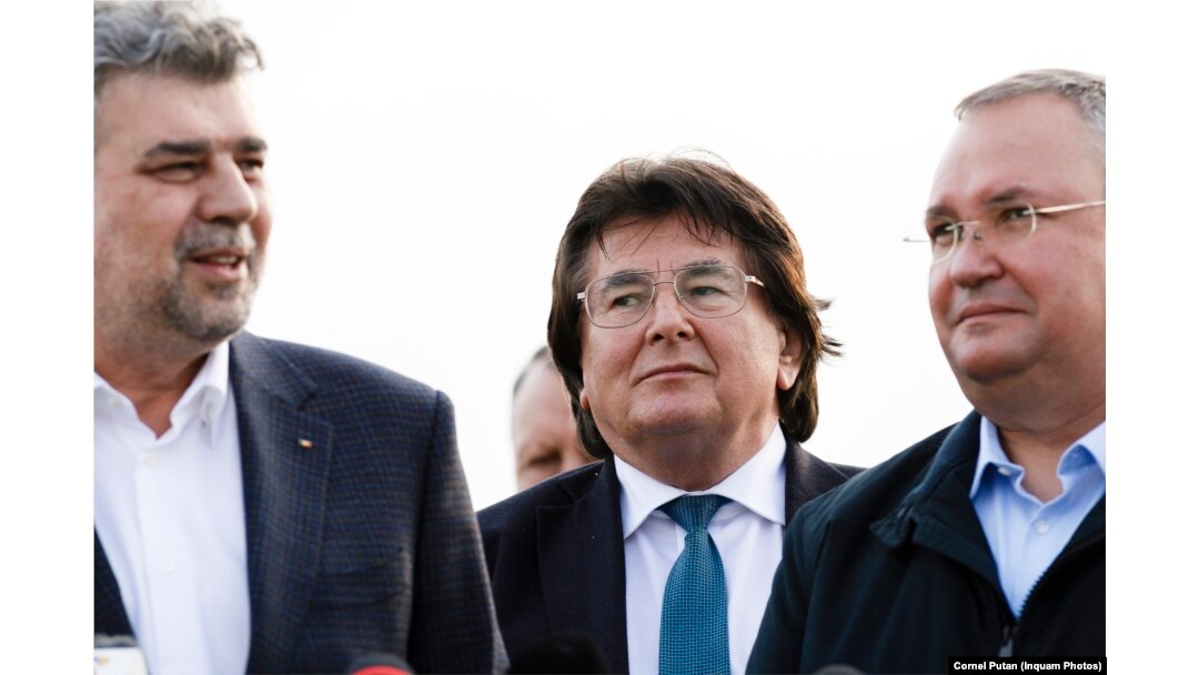 Nicolae Robu, candidatul comun pentru primăria Timișoara, flancat de cei doi lideri de partid, Marcel Ciolacu (PSD, stânga) și Nicolae Ciucă (PNL, dreapta).
