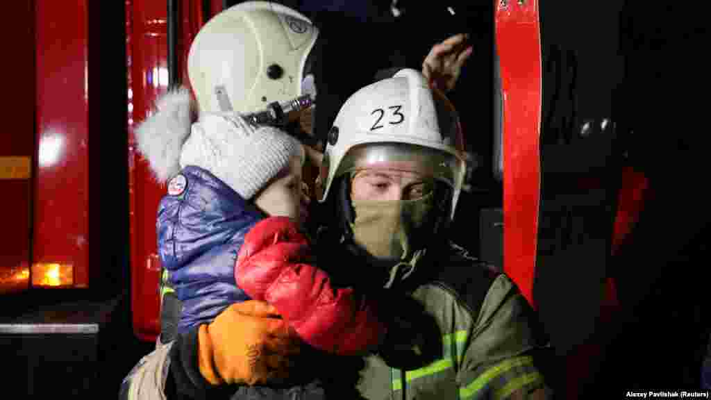 Heves viharok öltek meg három embert hétfőn az orosz és a krími Fekete-tenger partvidékén, több száz embert evakuáltak